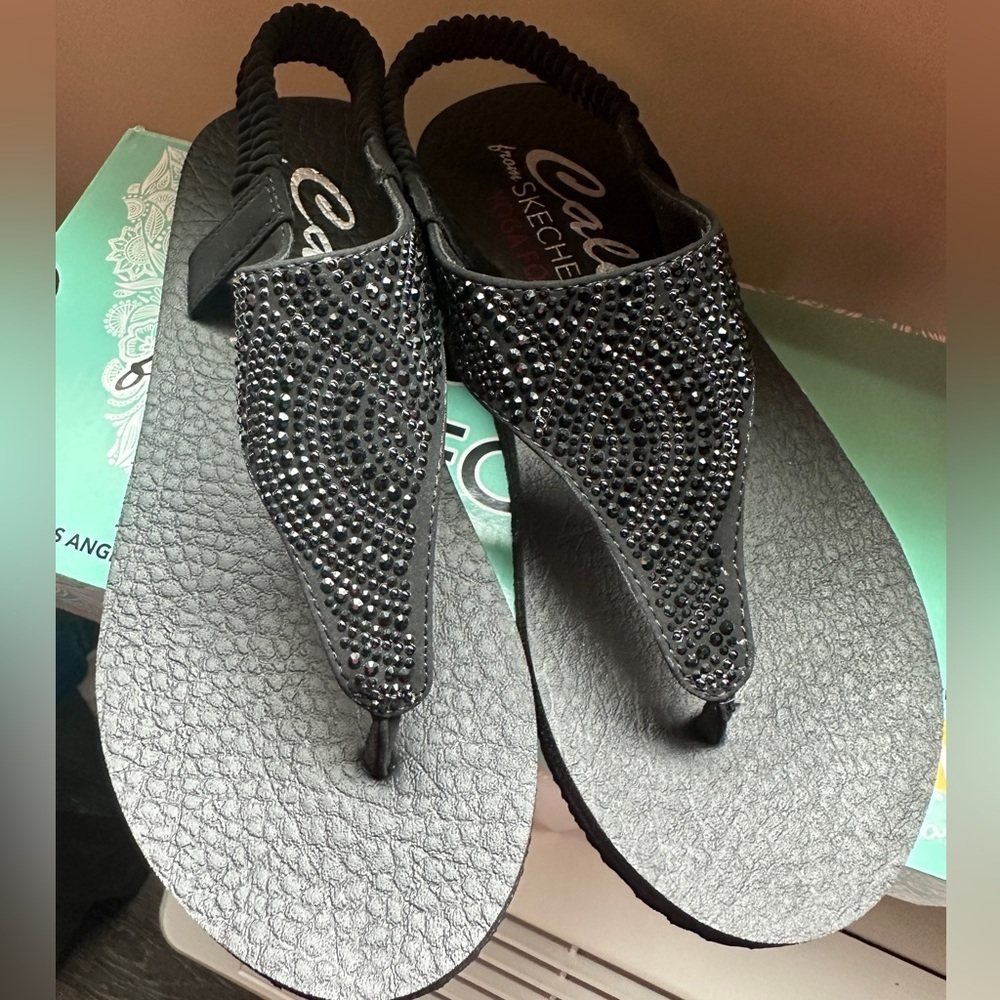 NWT Skechers Yoga Foam Meditation Black Rhinestone Women's Sandal - Picture 2 of 11